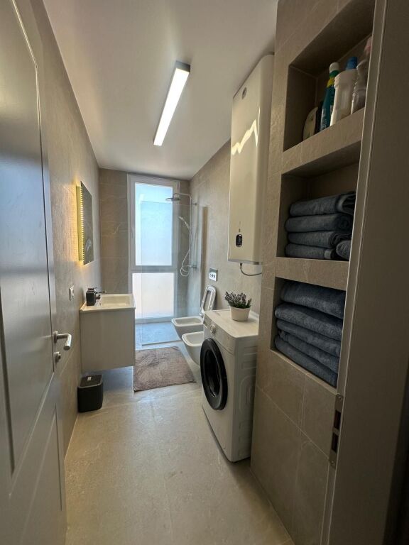 Jepet me Qera Apartament 1+1 Rruga Jordan Misja