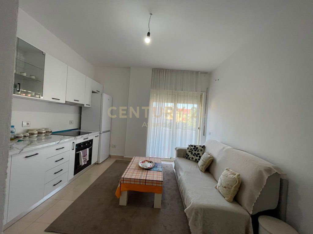 VENDESI APPARTAMENTO 1+1 A SPIAGGIA RROTA KUQE, DURAZZO!