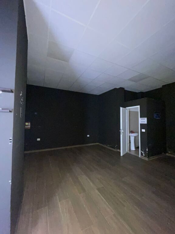 Locale commerciale in affitto vicino al Palazzo dello Sport, Durazzo