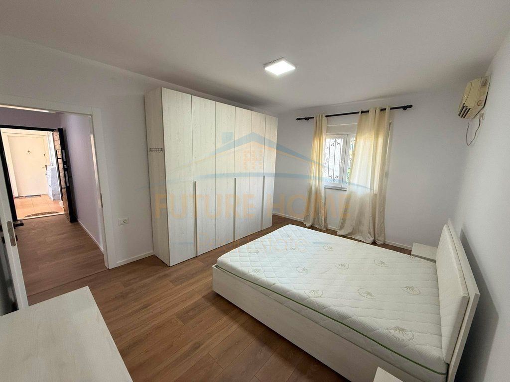 Shitet, Apartament 1+1 + Aneks, Laprakë