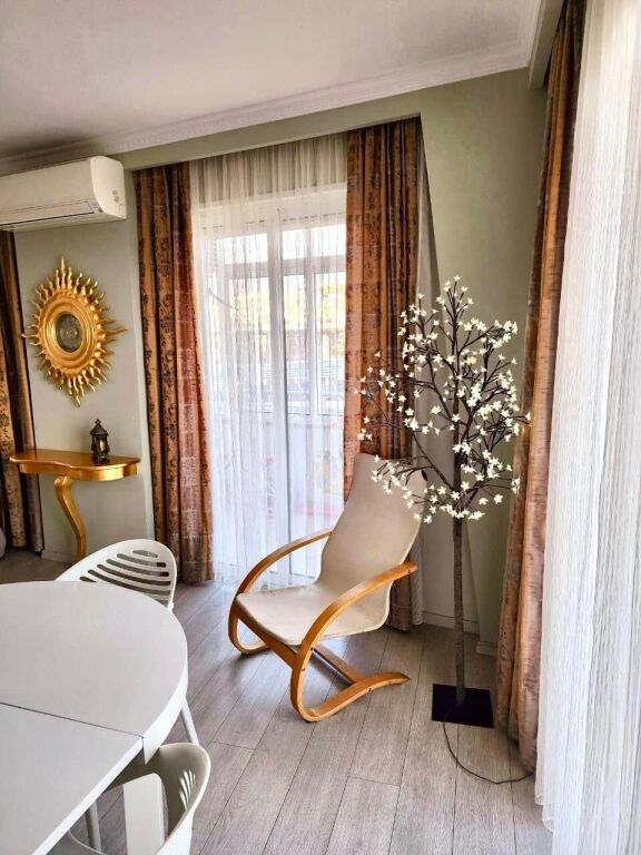 Apartament me Ballkon Panoramik pranë Durrës Marina