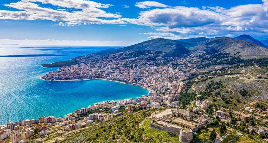🌄Shitet Truall në Sarandë një Mundësi e Shkëlqyer Investimi🍃