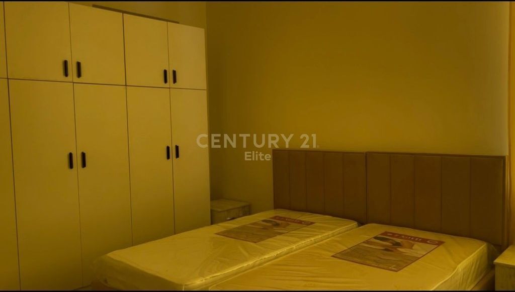 Jepet me qira apartament 1+1 tek Rruga e Dibres!