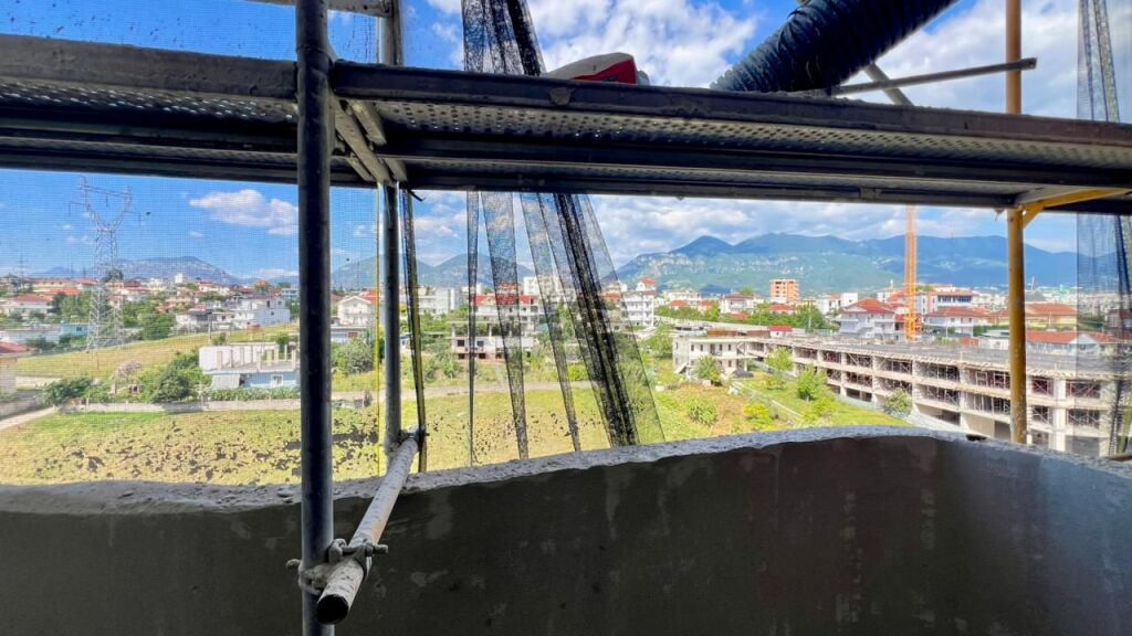 SHITET: 1+1📍Paskuqan (Aluna Complex) - 88,000€ - Sp.73m² - Kt.6 || 10 minuta larg Qendres se Tiranes🏃🏻‍♂️ - 🔥PAGESE ME KESTE🔥 - Więcej