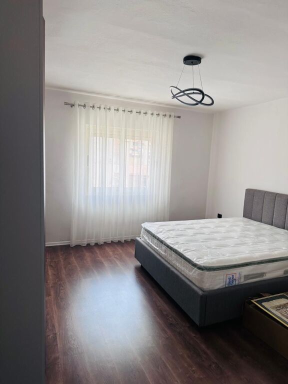 🏡 Jepet me Qera Apartament 1+1 – Rruga Fortuzi