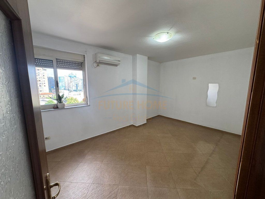 Rent, Business Premises, Avni Rustemi Square, Tirana. Empire69968