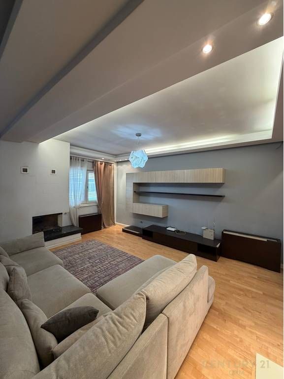 Shitet Apartament 2+1+2+Garazh te Myslym Shyri