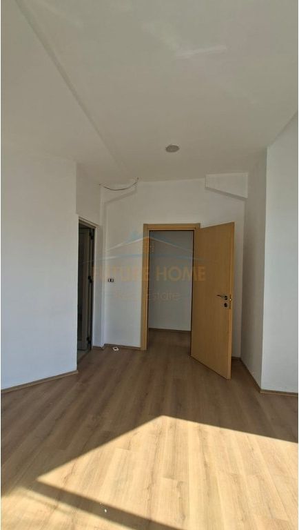 In Affitto, Spazio per Uffici, Via Bardhok Biba, Centro.