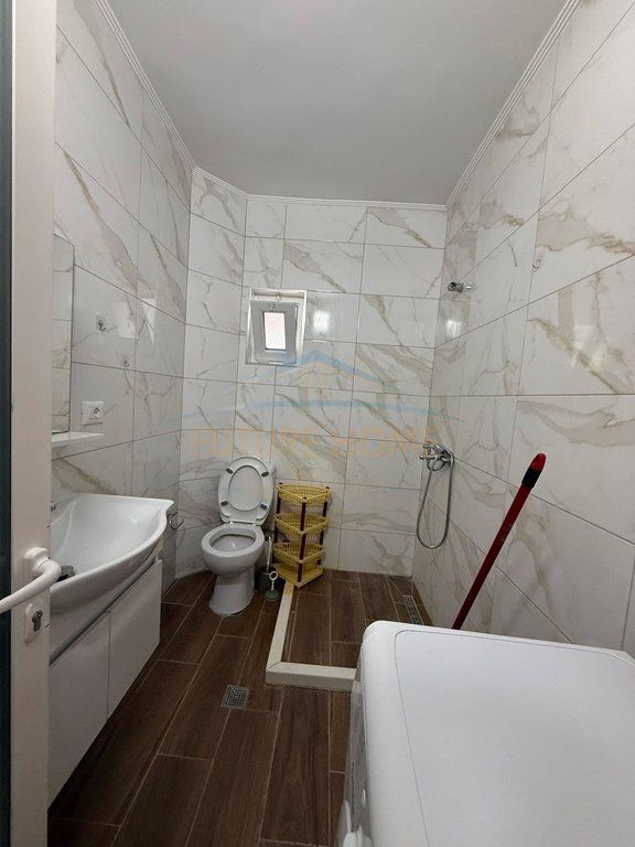 Shitet, Apartament 1+1 + Aneks, Laprakë. UNA70731