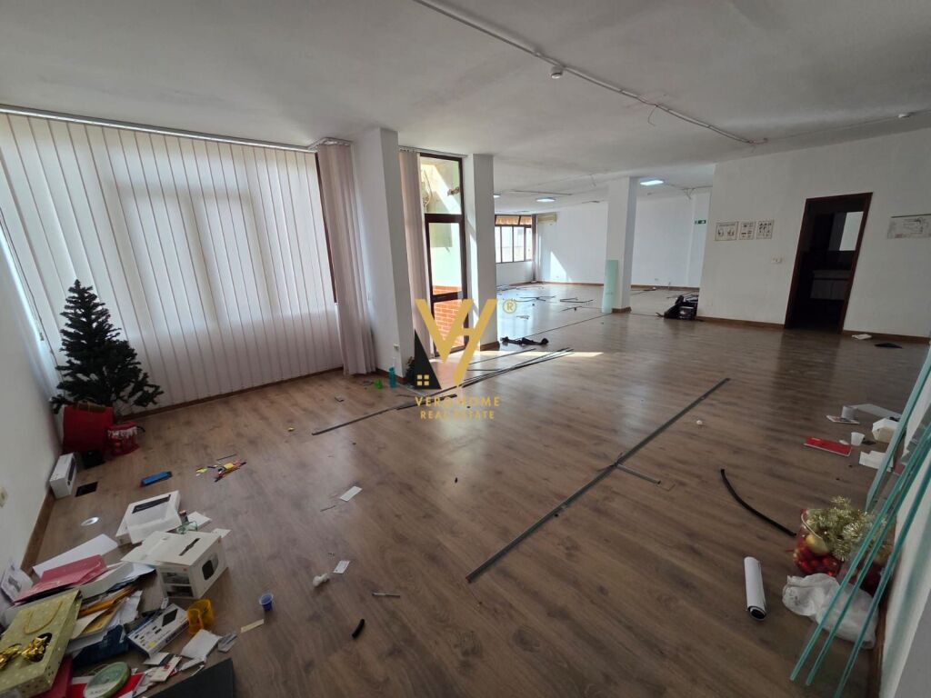JEPET ZYRE 200 M2 ME QERA NE ISH-BLLOK 200.000 LEKE
