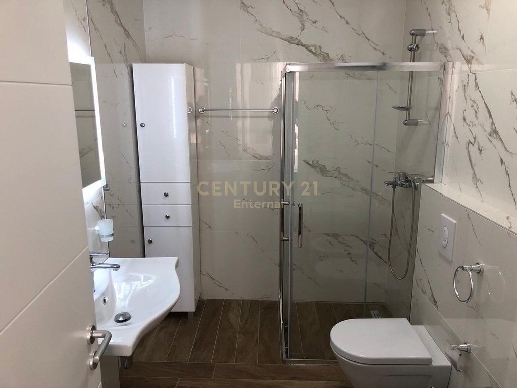 Apartament 2+1+2 Per Qira + Post Parkimi ne Park Gate
