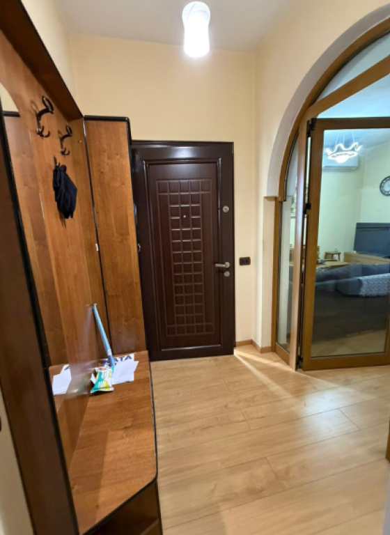 Jepet me Qira Apartament 3+1+2 në Astir
