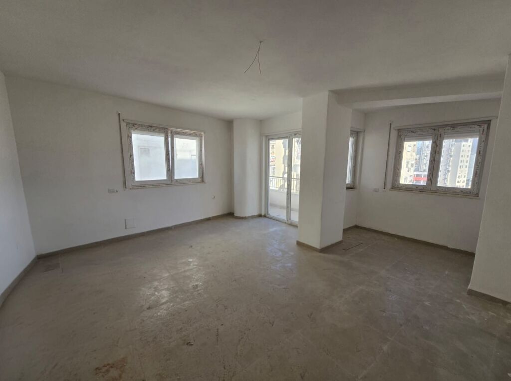 📌 Zyrë me Qira – Donika Center, Prane Qendrës
