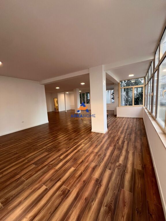 LOCALE IN AFFITTO 150M2 "LAGO ASCIUTTO" 180.000 LEKE