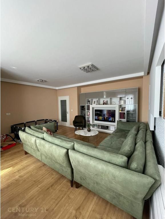 MYSLYM SHYR, APARTAMENT 2+1 PER QIRA +1POST PARKIMI Opsional!