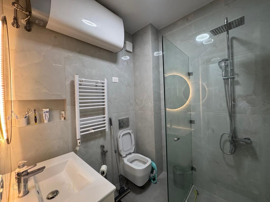 MYSLYM SHYR, APARTAMENT 2+1 PER QIRA +1POST PARKIMI Opsional!