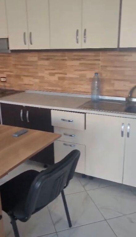 Astir, jepet me qira apartament 2+1! 35.000 Leke
