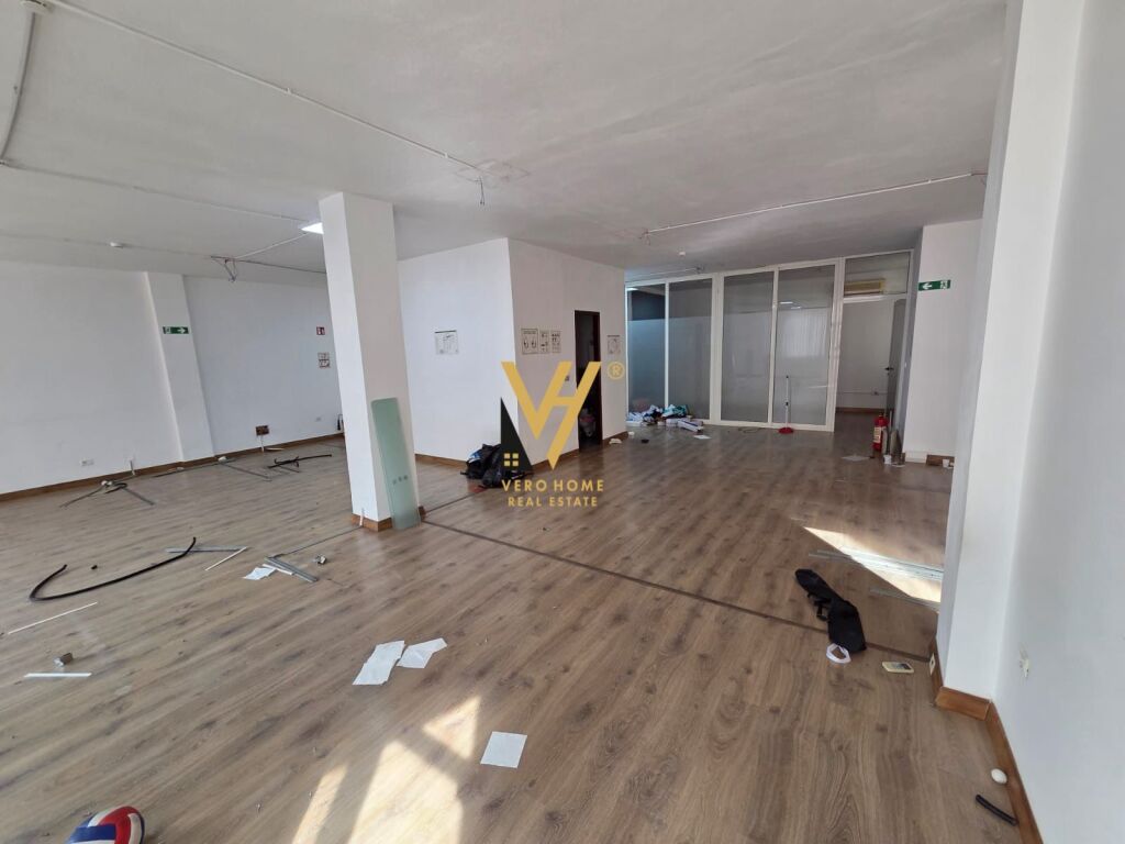 JEPET ZYRE 200 M2 ME QERA NE ISH-BLLOK 200.000 LEKE
