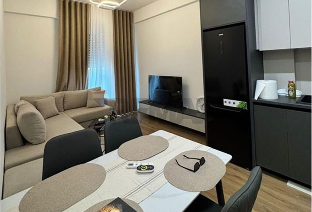 JEPET ME QERA, APARTAMENT 1+1, FRESKU.