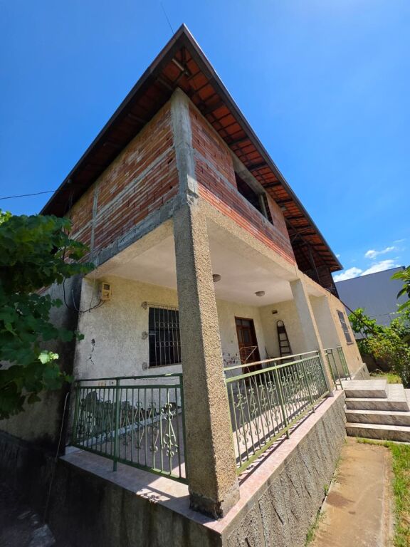 FOR SALE: Land (500m²) + Private House (341m²) 📍LAPRAKË – 200m Behind the Military Hospital | Direct Access to the Ring Road &amp; Highway 🛣️ 350,000€ ✨️