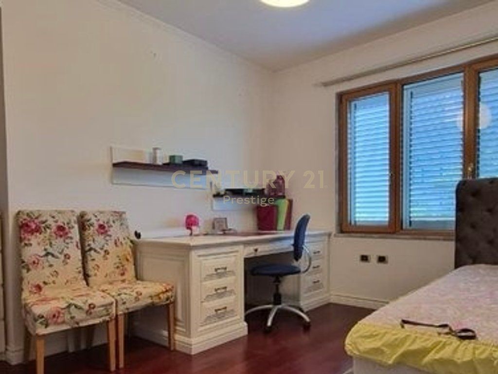 APARTMENT 3+1+2+ PARKING SPACE FOR RENT IN THE BRRYL AREA, TIRANA!