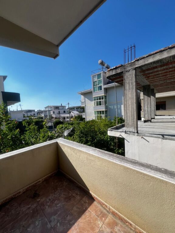 VILLA STATALE SU 3 PIANI NEL QUARTIERE 13 SPIAGGIA, DURRES