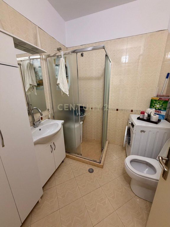 Jepet me qera apartament 1+1 Astir