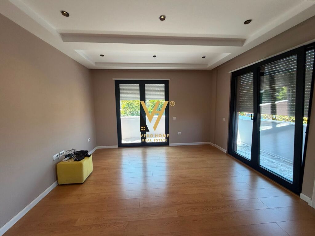 VILLA SU DUE PIANI IN AFFITTO A KODRA E PRIFTIT 4.000 EURO