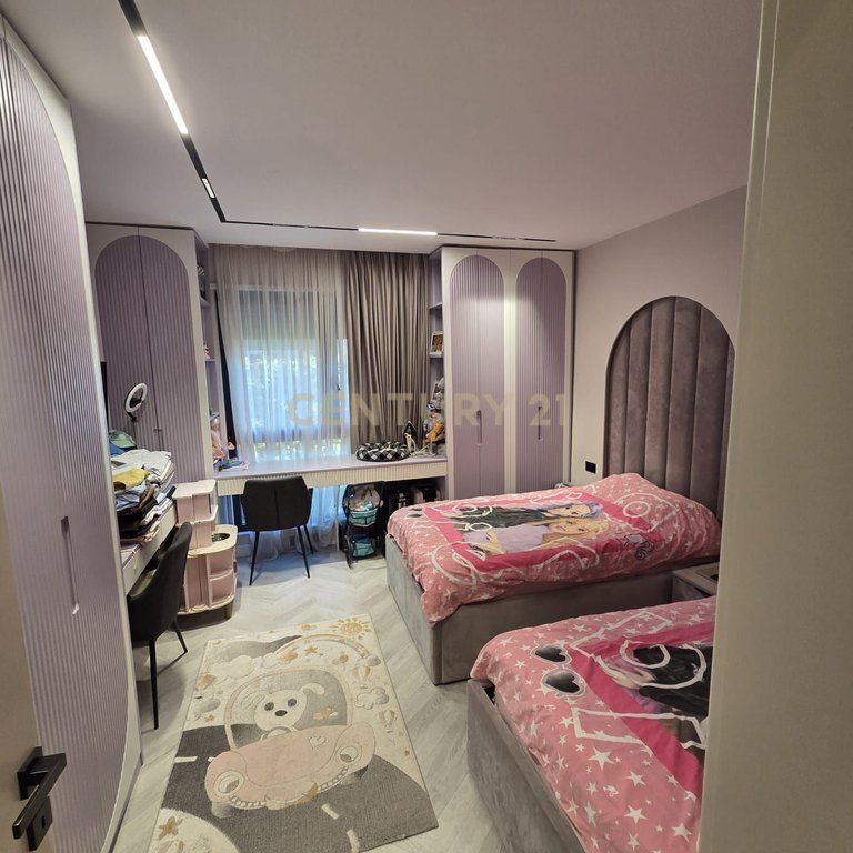 Shitet apartament luksoz 2+1+ 2 poste parkimi te perfshire te Liqeni i Thatë