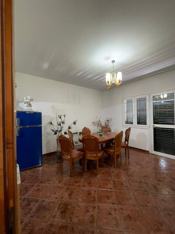 Villa su 3 piani 2+1+2 In Affitto sulla Spiaggia Ferroviaria, Durrës
