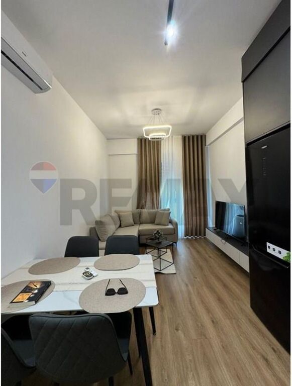 JEPET ME QERA, APARTAMENT 1+1, FRESKU.