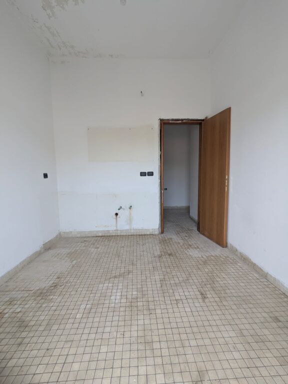 OKAZION SHITET APARTAMENT 2+1 PRANE GJENDJES CIVILE VLORË