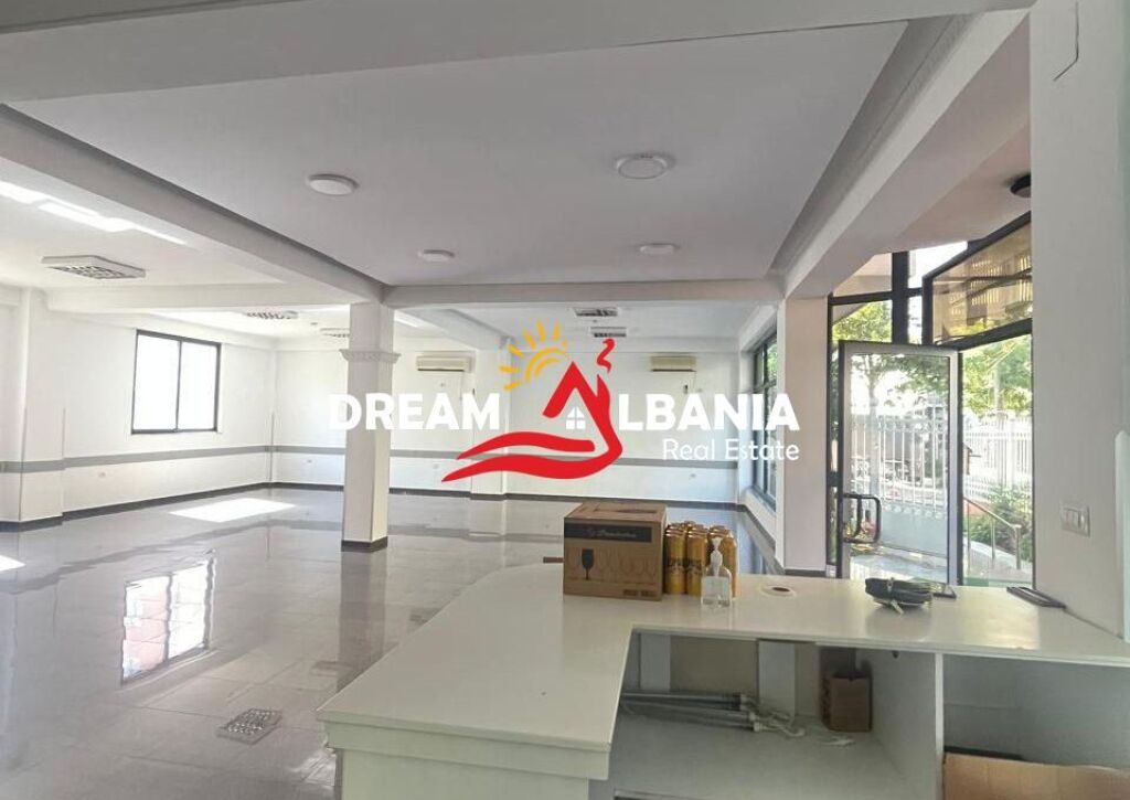 Jepet dy ambiente biznesi me qera  te oxhaku prane kompleksit ASL (ID 42711176 )