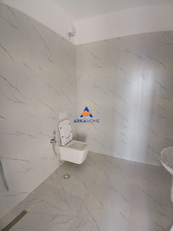 AFFITTASI APPARTAMENTO 3+1+VERANDA "VIA BARRICATA" 140.000 LEKE