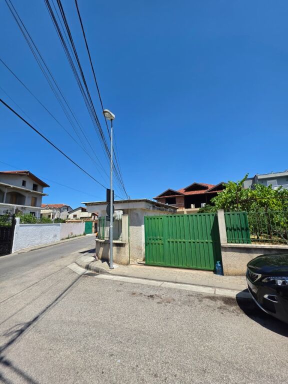 FOR SALE: Land (500m²) + Private House (341m²) 📍LAPRAKË – 200m Behind the Military Hospital | Direct Access to the Ring Road &amp; Highway 🛣️ 350,000€ ✨️