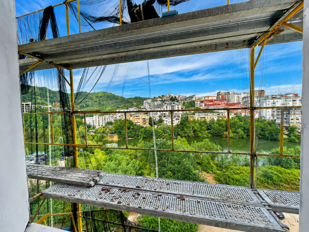 Shitet Penthouse tek Liqeni i Thate