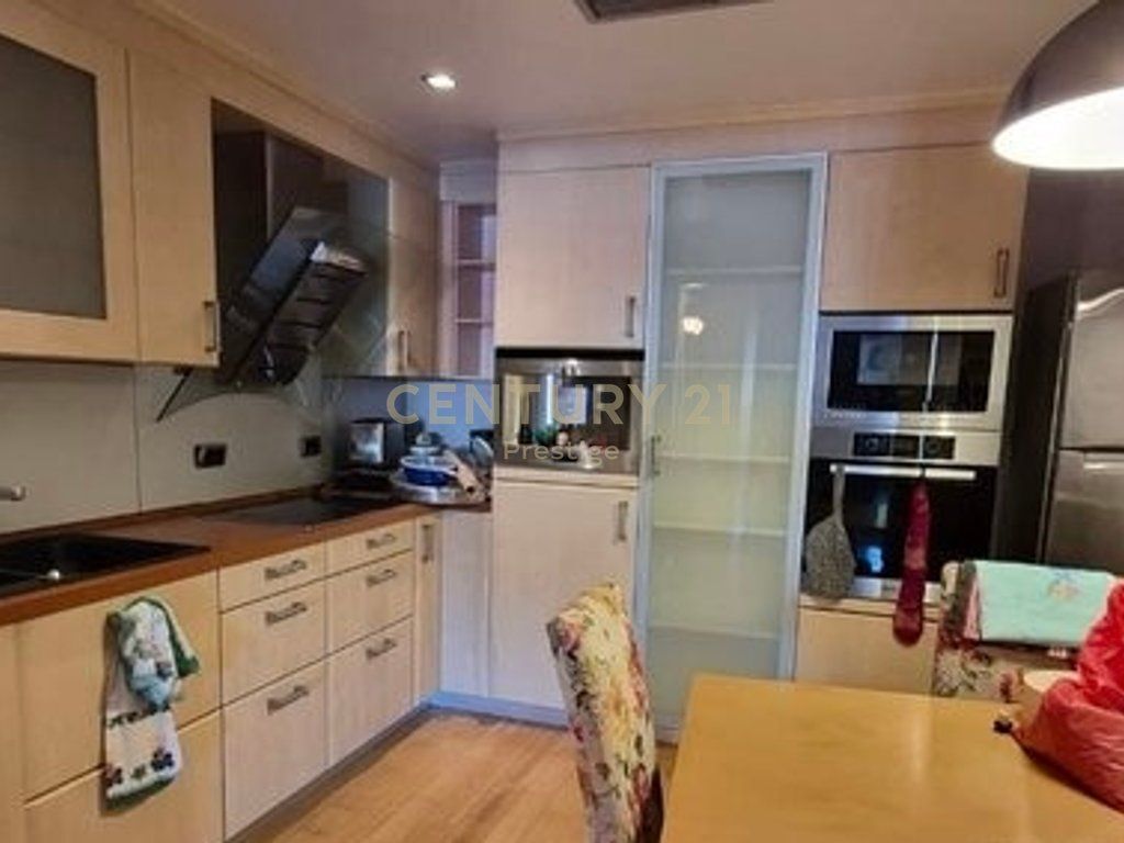 APARTAMENT 3+1+2+ POST PARKIMI ME QIRA NE ZONEN E BRRYLIT, TIRANE! 1,500 € /Muaj