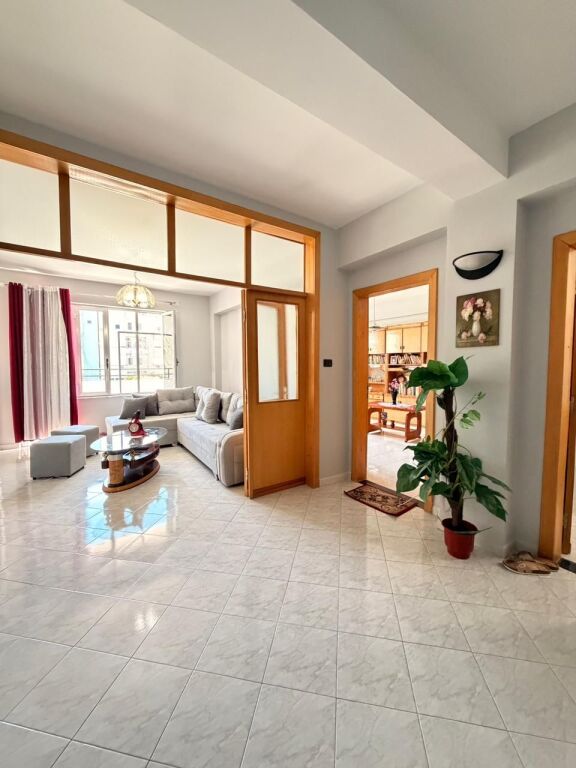 🏡 Appartamento 2+2+2 in Affitto – vicino alla Croce Rossa Durres
