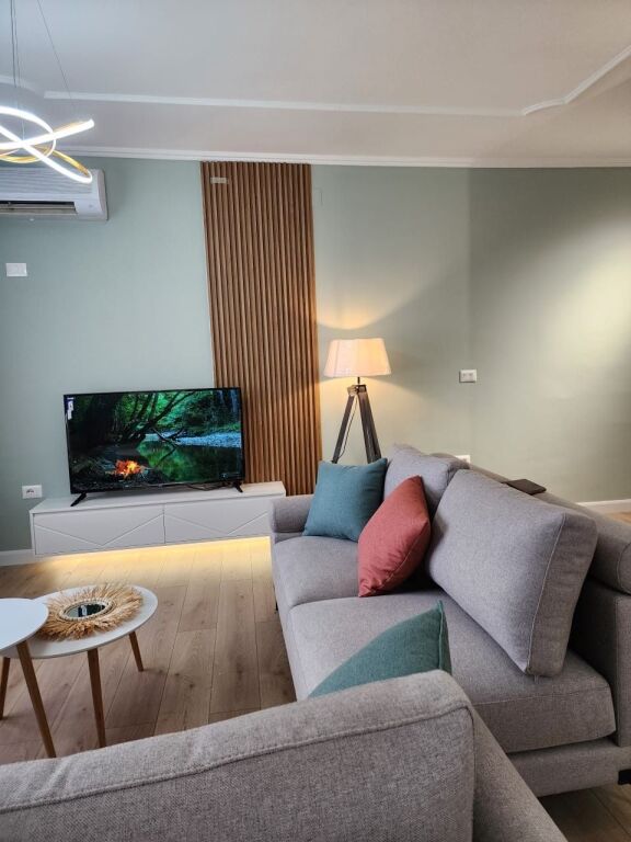 Apartment 2+1 for rent at Komuna e Parisit