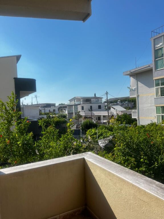 VILLA STATALE SU 3 PIANI NEL QUARTIERE 13 SPIAGGIA, DURRES
