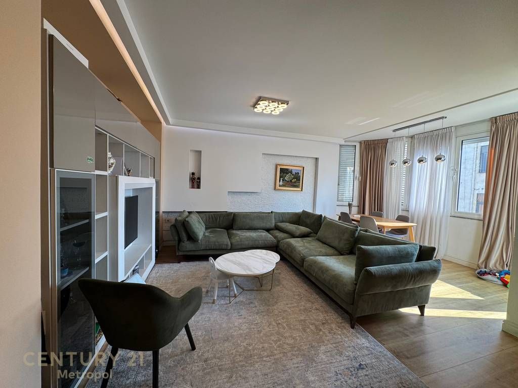 MYSLYM SHYR, APARTAMENT 2+1 PER QIRA +1POST PARKIMI Opsional!