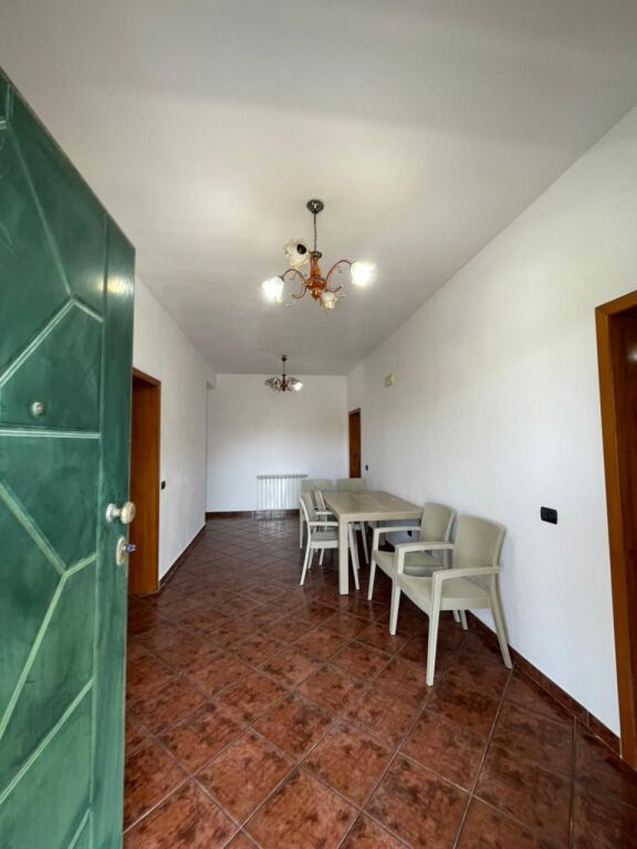 Villa su 3 piani 2+1+2 In Affitto sulla Spiaggia Ferroviaria, Durrës