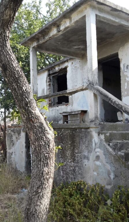 VENDESI VECCHIA+TERRENO IN VENDITA A QAFE GJASHTE 70.000 EURO