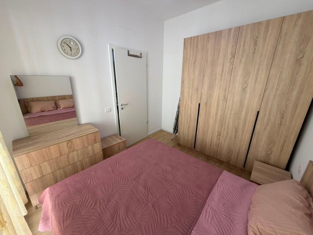 🏡 Jepet me Qira Apartament 1+1  📍 Vendndodhja: Ali Demi, Kompleksi Kadiu💰 Çmimi: 40,000 Lekë/Muaj