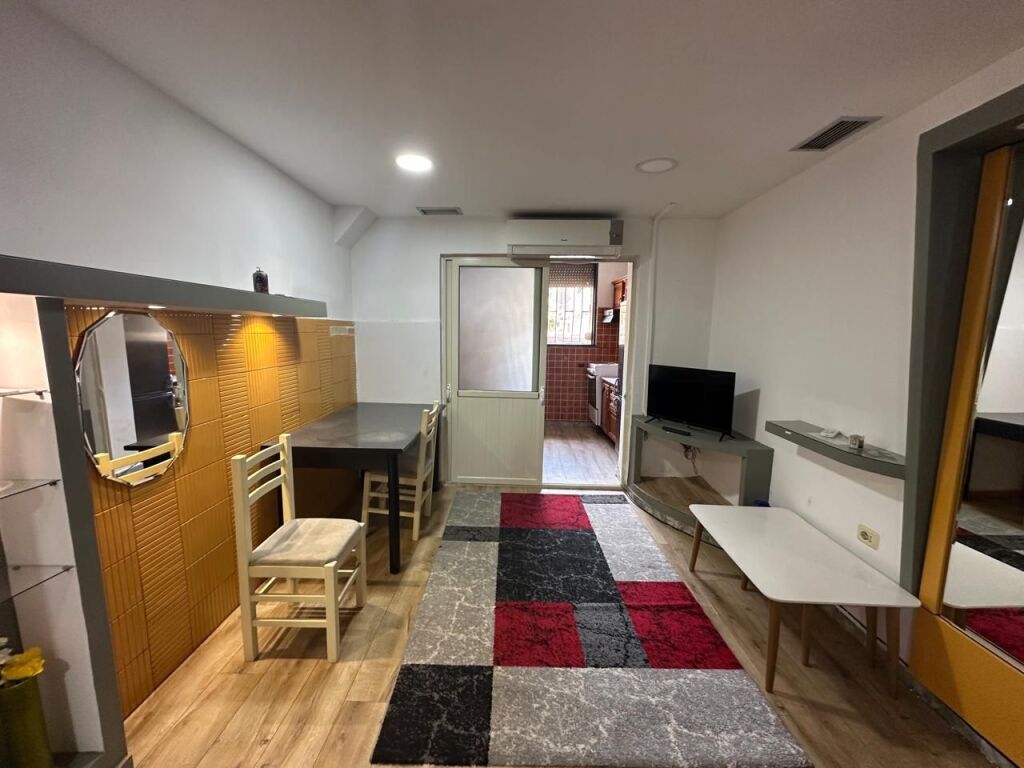 🏢Rruga e Elbasanit,prane Institutit te Higjenes jepet me qera apartament,1+1,i mobiluar.45,000Leke