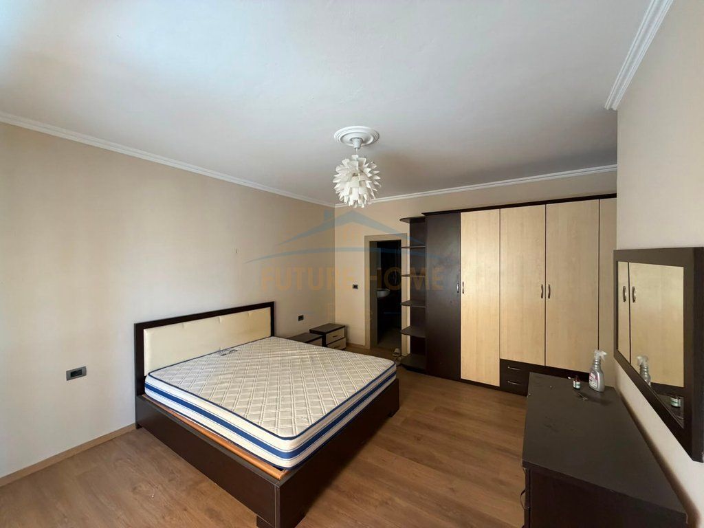 Shitet , Apartament 3+1+2+Post Parkimi , Ish ekspozita , Tirane