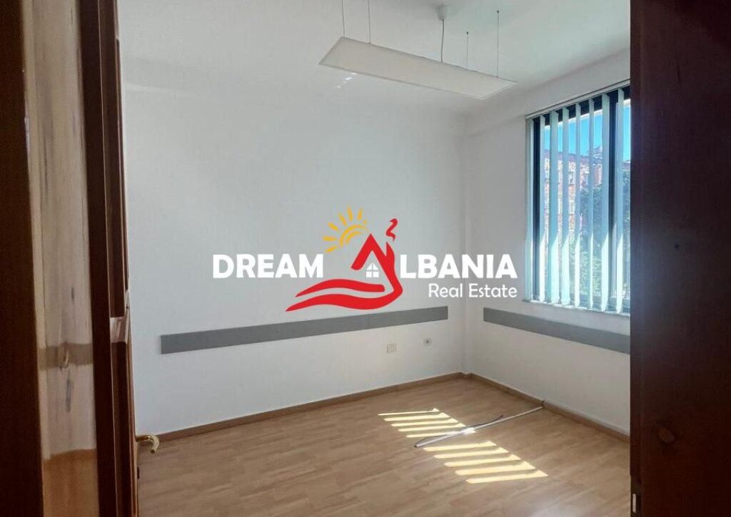Jepet dy ambiente biznesi me qera  te oxhaku prane kompleksit ASL (ID 42711176 )