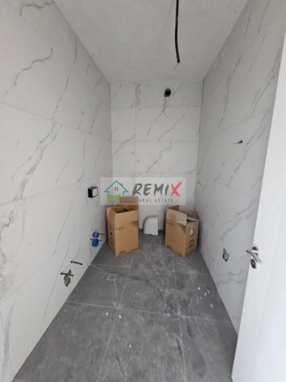 Shitet Apartament 1+1 te Kompleksi Liburna me Pamje të Plotë nga Deti