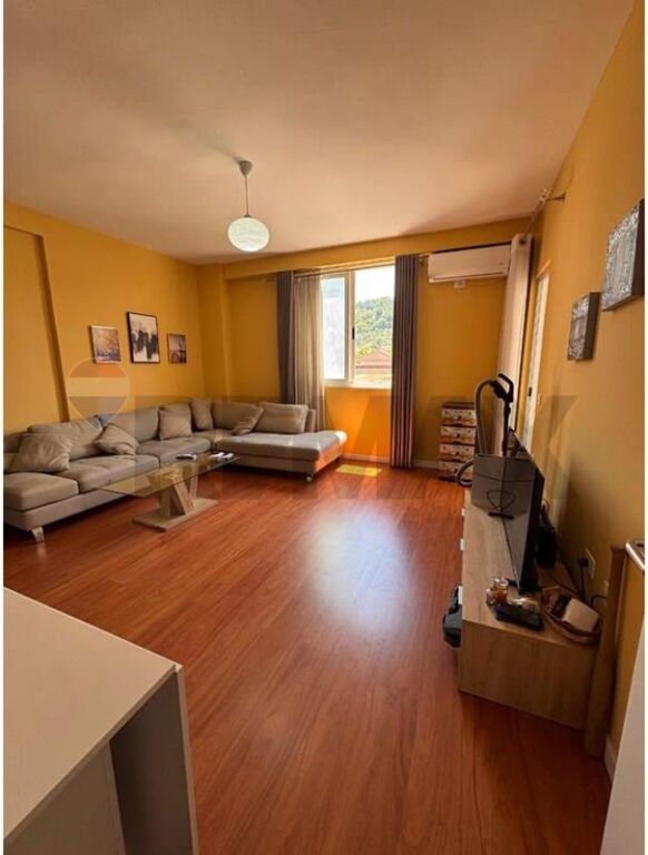 apartament 1+1 per qira tek Pallatet Cabej