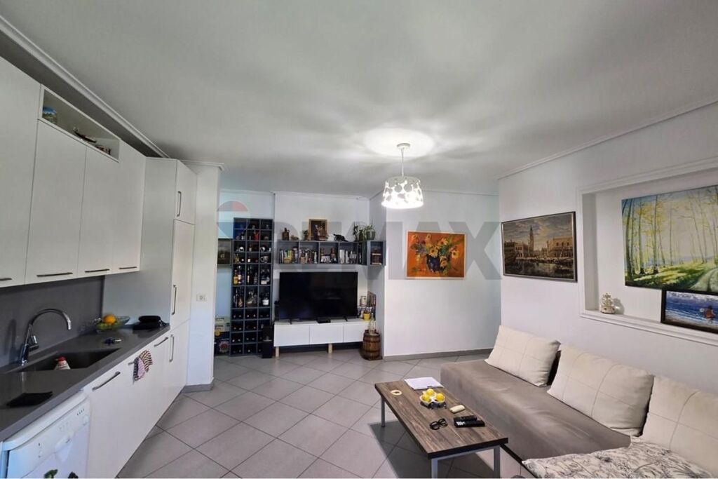 Shitet - Apartament 2+1 tek Ish Fusha Aviacionit